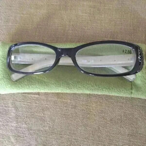 🌸$5 COPY - ☔️ Brown Reading Glasses | +2.5